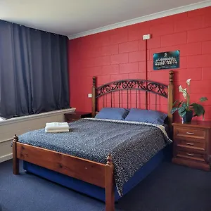  Hostal Port Backpackers