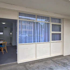 Glenelg Oasis Apartment