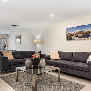 Style Accommodation-close To City-north Adelaide-3 Bdrm-free Parking Apartment